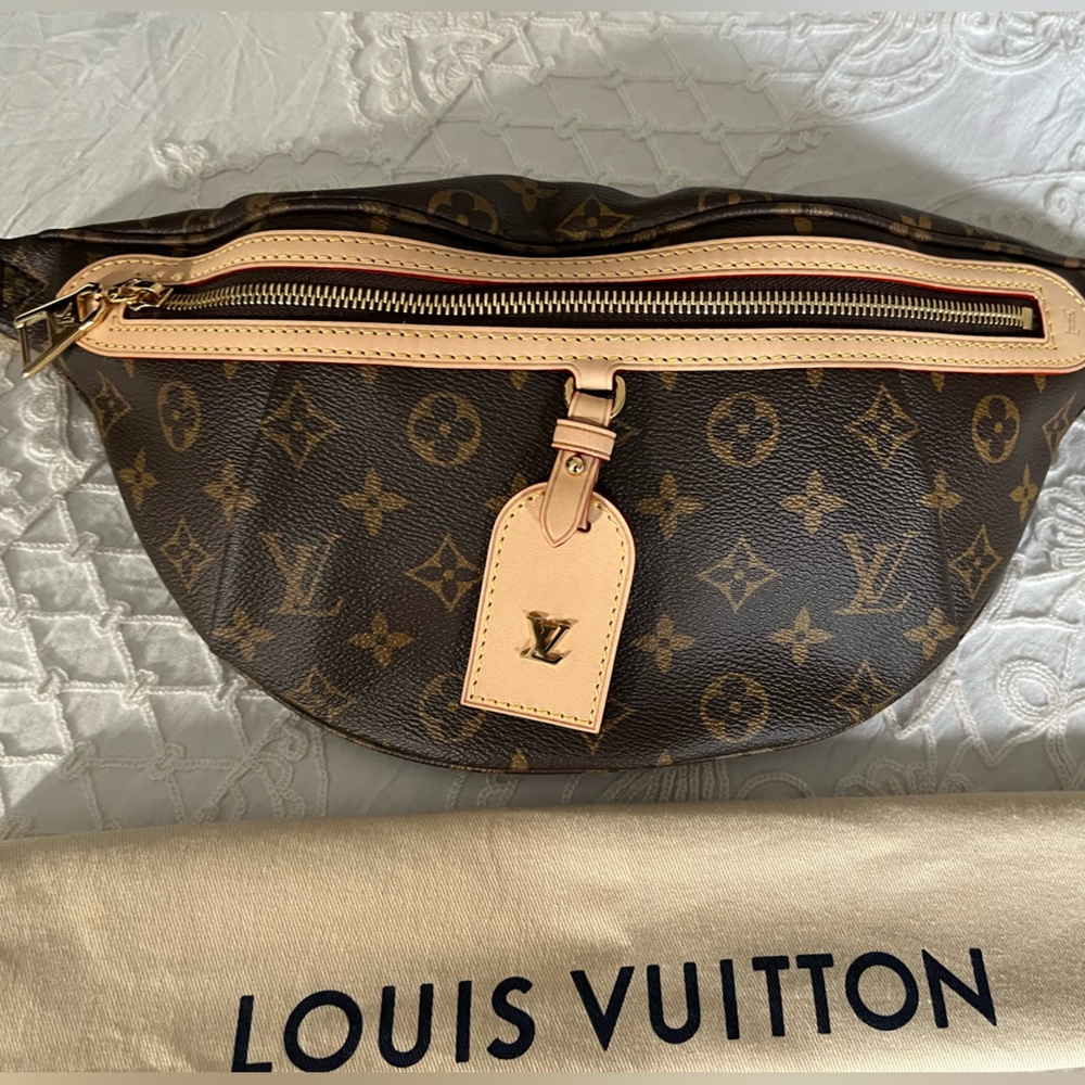 Louis Vuitton High Rise Bum Bag! Dust bag included